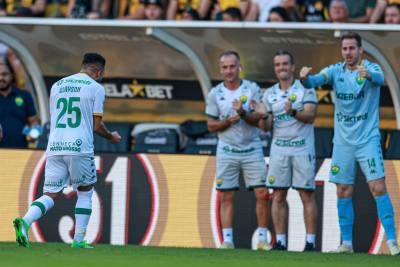 Após goleada, Petit comemora o fim da seca de vitória e gols no Brasileirão