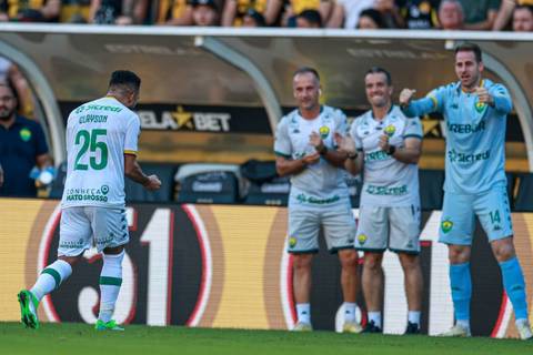 Após goleada, Petit comemora o fim da seca de vitória e gols no Brasileirão