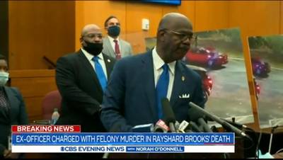 Policial de Atlanta formalmente acusado de homicídio