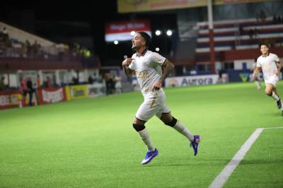 Baila, JR! Confira o gol e a comemoração de Jhonata Robert na classificação carvoeira