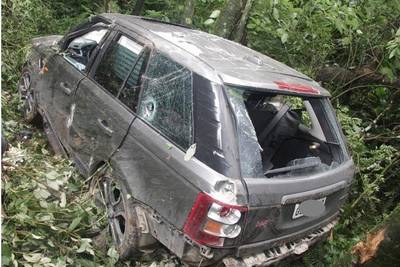 Motorista despenca mais de 20 metros com caminhonete em Lauro Müller