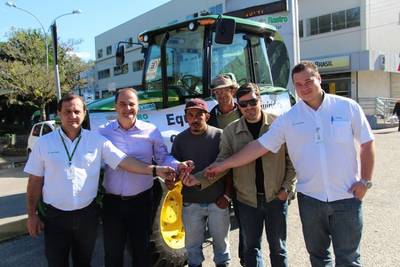 Novo trator é entregue para Secretaria de Agricultura de Lauro Müller