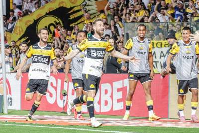 Criciúma derrota o Vila Nova e se isola na liderança da Série B do Brasileiro