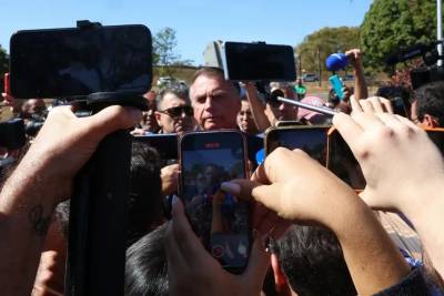 ‘Suprema humilhação’: Bolsonaro reage ao uso de tornozeleira e nega fuga