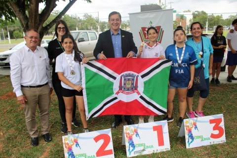 Primeiro dia da etapa municipal dos JESC tem grande movimentação de alunos no atletismo