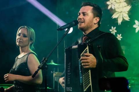 Banda Formatus: cantor segue passos do pai levando a música pelo Sul de Santa Catarina