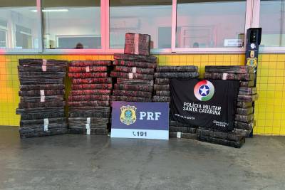 Operação entre PMRv e PRF apreende mais de 720 quilos de maconha em Santa Catarina