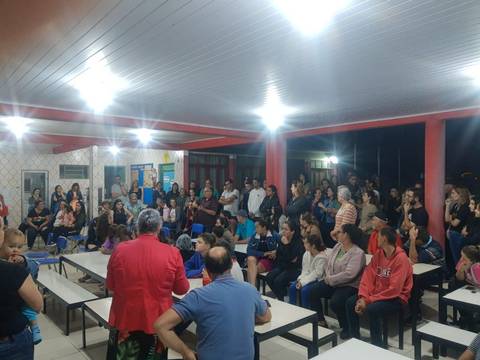 Moradores do bairro São Domingos se mobilizam contra fechamento da escola Augusto Pavei