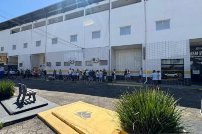 Torcedores carvoeiros fazem fila e esgotam vagas de sócios para as cadeiras