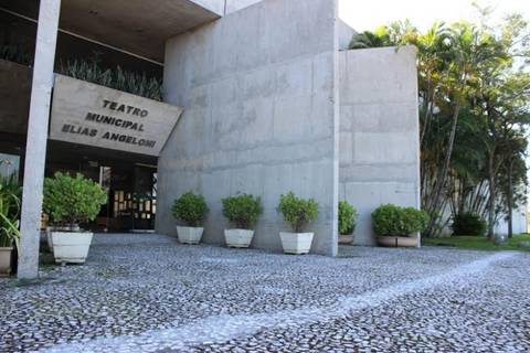Teatro Elias Angeloni em preparação para a temporada 2015