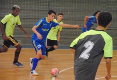 Colegião e Michel garantem últimas vagas para segunda fase do futsal masculino