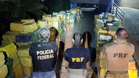 PRF e PF apreendem quase 18 toneladas de maconha na BR-101 em Biguaçu 
