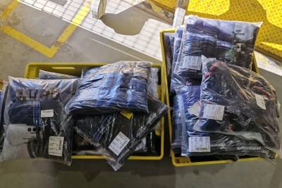 Polícia Civil cumpre mandados em Tubarão em investigação contra falsificação de roupas