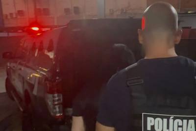 Criciúma: jovem investigada por tráfico de drogas é presa no bairro Archimedes Naspolini