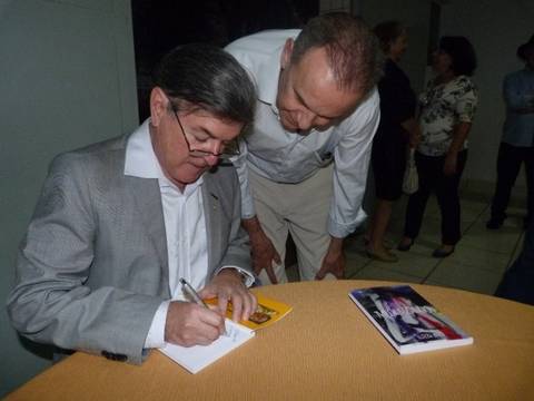 Plácido Pizzetti lança livros no Bairro da Juventude