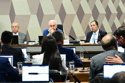 PEC da Blindagem é derrubada na CCJ do Senado