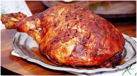 Sugestão para a ceia de Réveillon: Pernil suíno assado na brasa