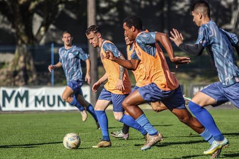 Com foco na semifinal do Catarinense, Caravaggio realiza treino técnico na Montanha