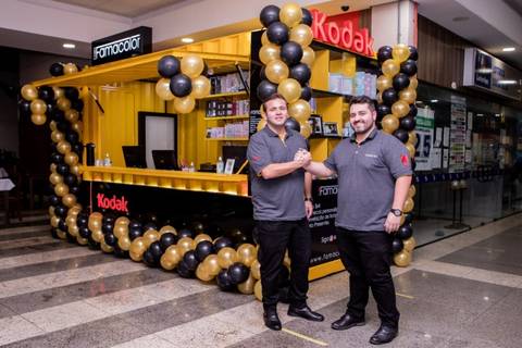 Fotofamacolor: de olho no futuro, empresa inaugura segunda loja em parceria com a Kodak