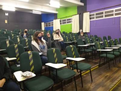 Libras promove o aprendizado da língua, cultura e identidade surda