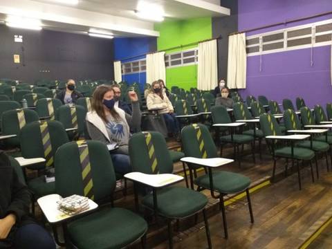 Libras promove o aprendizado da língua, cultura e identidade surda