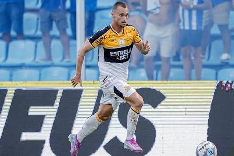 Criciúma anuncia empréstimo de lateral