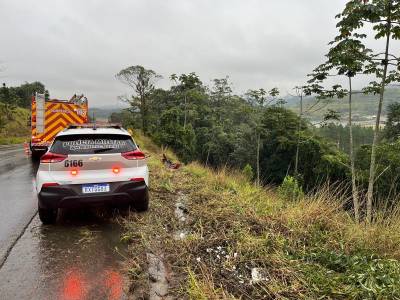 Identificado motorista que morreu após capotar veículo em ribanceira de 40 metros de altura