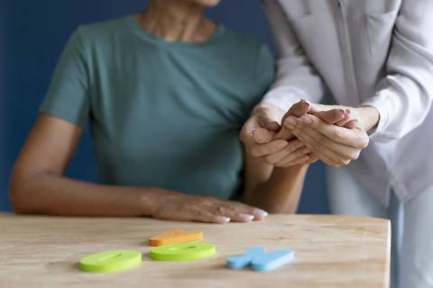 Autismo: veja os principais benefícios do INSS para quem tem diagnóstico
