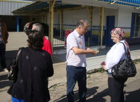Sandro Maciel realiza panfletagem em Araranguá
