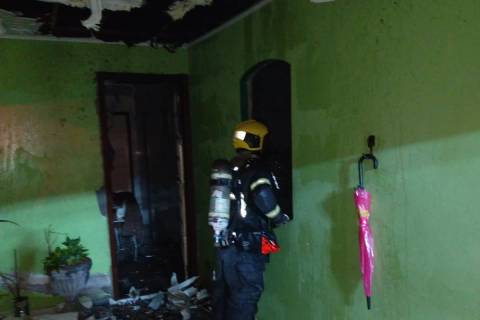 Quarto e sala de residência são atingidos por incêndio em Criciúma