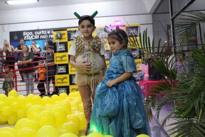 'Pequenos heróis' desfilam na Esucri/Uniasselvi em projeto de estudantes de Pedagogia