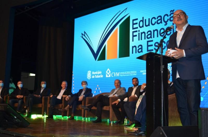 Com a presença de ministro, Programa de Educação Financeira na Escola é lançado em Tubarão