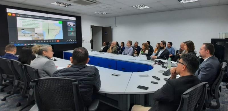 Governador e representantes de órgãos estaduais discutem enfrentamento à influenza aviária