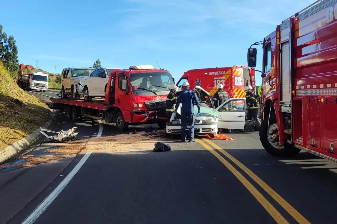 Passageira de carro morre em acidente de trânsito na rodovia SC-114