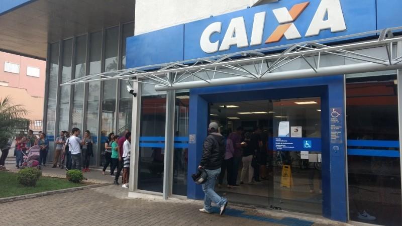 Bancos atenderão em horário especial nesta sexta-feira