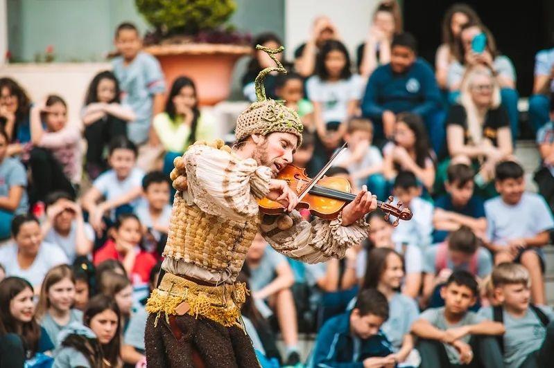 Em feira literária de São Paulo, Grupo Cirandela de Criciúma apresenta espetáculo teatral 