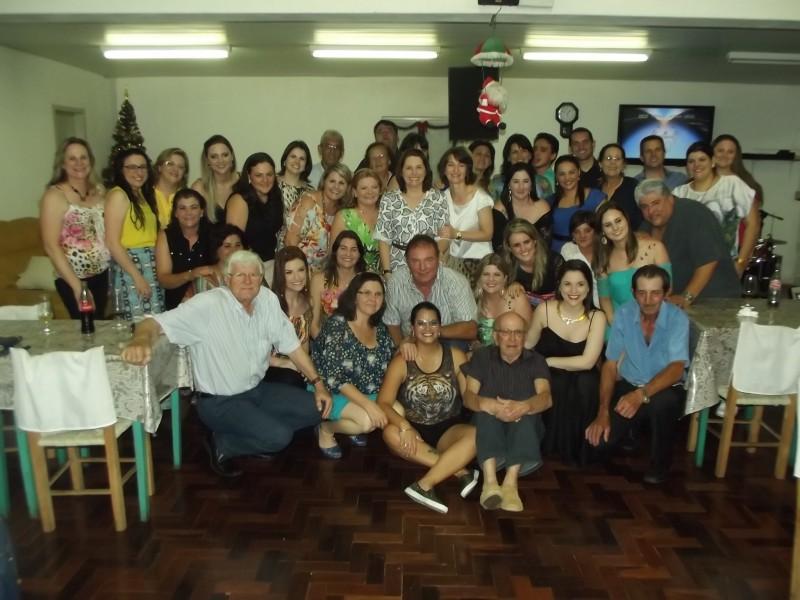 Diretores e colaboradores do Hospital São Sebastião de Turvo em festa