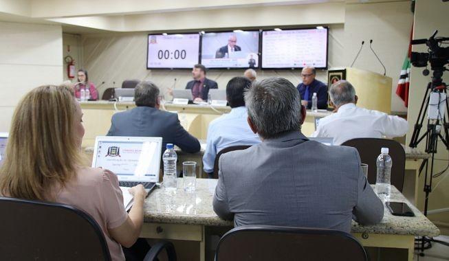 Vereadores aprovam projeto de lei que encerra cobrança dupla da Cosip em condomínios 