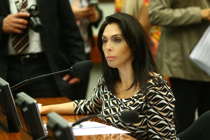 Projeto visa antecipação de férias para trabalhador que será pai