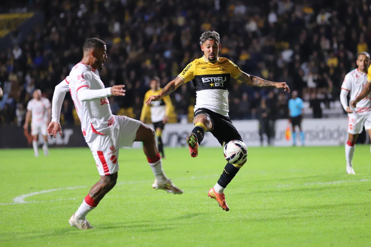 Podendo reassumir a liderança, Criciúma encara o Vila Nova nesta quinta-feira