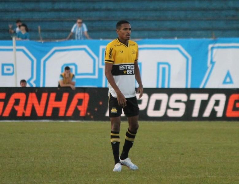 Feliz com a estreia no Criciúma, Miquéias projeta crescimento na equipe: 'Tudo tem seu tempo'