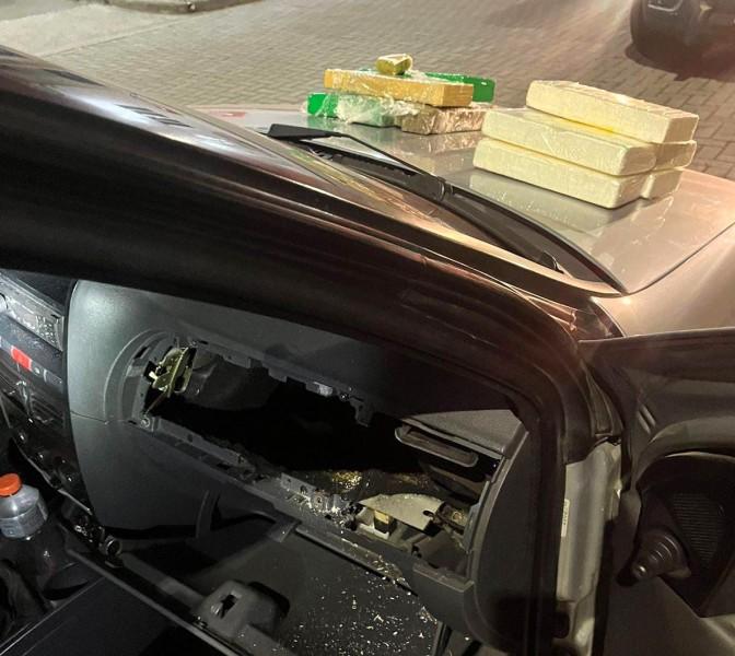 Motorista é preso com drogas escondidas no air bag de carro em Paulo Lopes