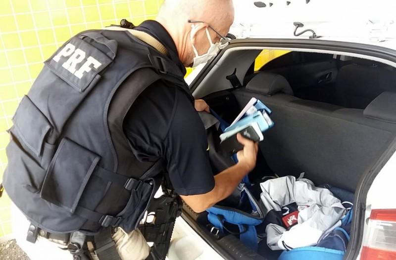 Três homens envolvidos em furto de celulares em Navegantes são presos na BR-101 em Tubarão