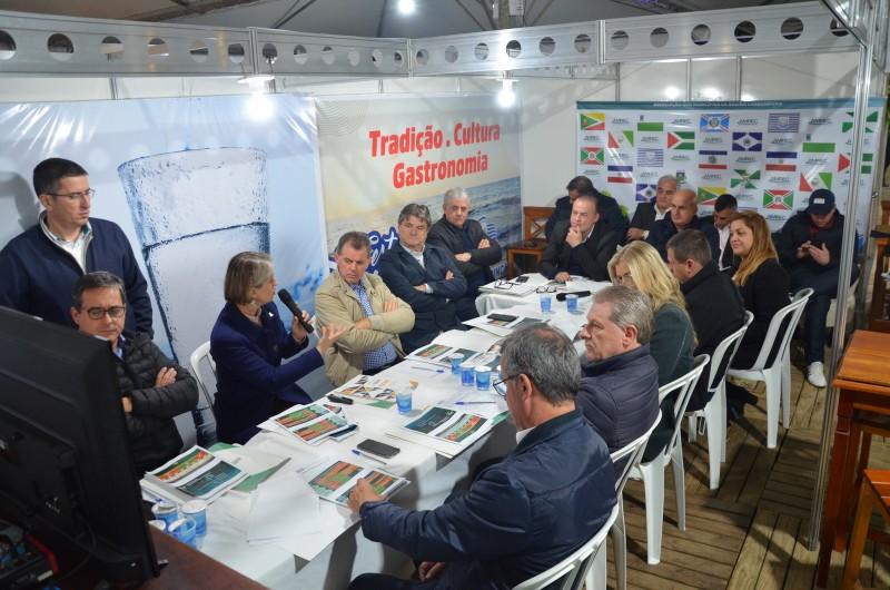 Prefeitos voltam a debater plano de Desenvolvimento Regional em reunião no Balneário Rincão