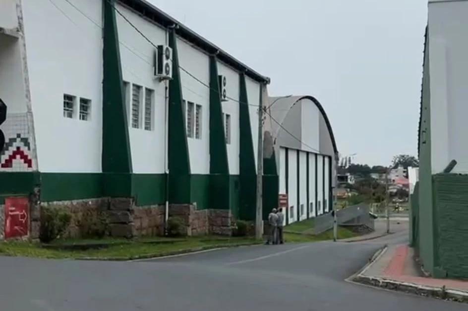 Manutenção emergencial bloqueia acesso ao Jardim Angélica pelo Bairro da Juventude