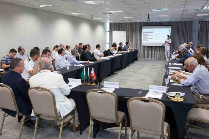 Marinha do Brasil apresenta projetos em busca de parcerias com indústrias catarinenses