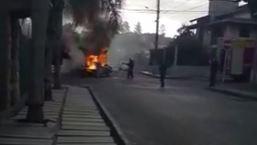 VÍDEO: Carro pega fogo após pane elétrica