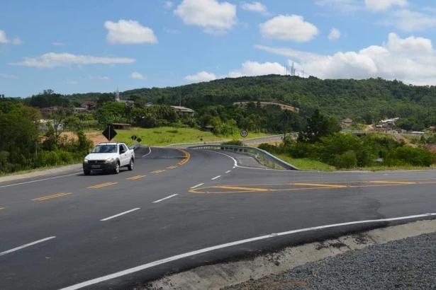 Falta de iluminação e sinalização no Anel de Contorno Viário preocupa motoristas em Criciúma