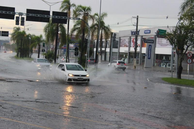 Defesa Civil alerta para risco de temporais nesta terça-feira