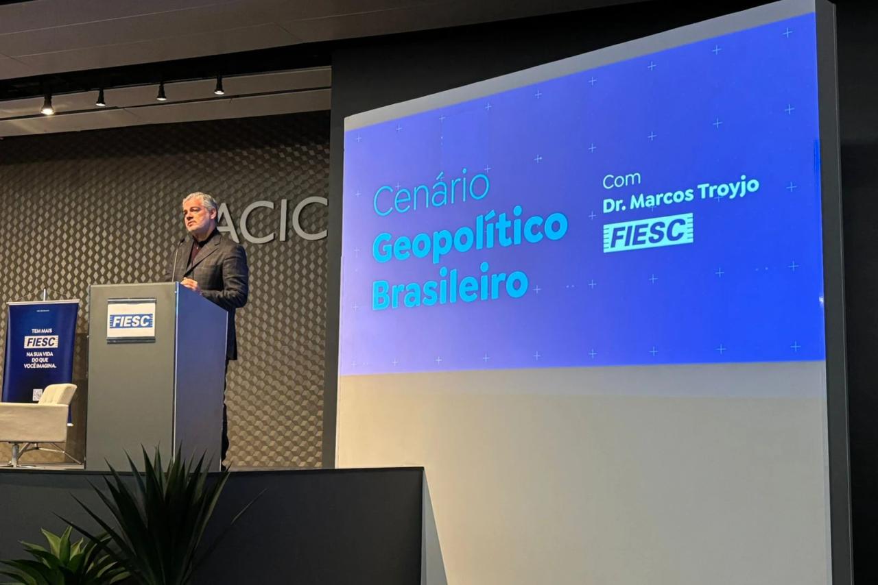 Marcos Troyjo faz palestra em Criciúma situando o Brasil no contexto geopolítico mundial